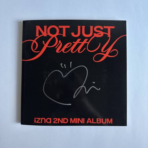 IZNA CHOI JUNGEUN SIGNED 2ND MINI ALBUM 'NOT JUST PRETTY